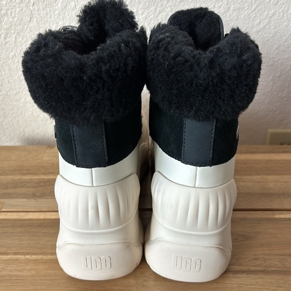 NWOT UGG Women's Adiroam Hiker Boot Black Size 9 - Picture 7 of 10